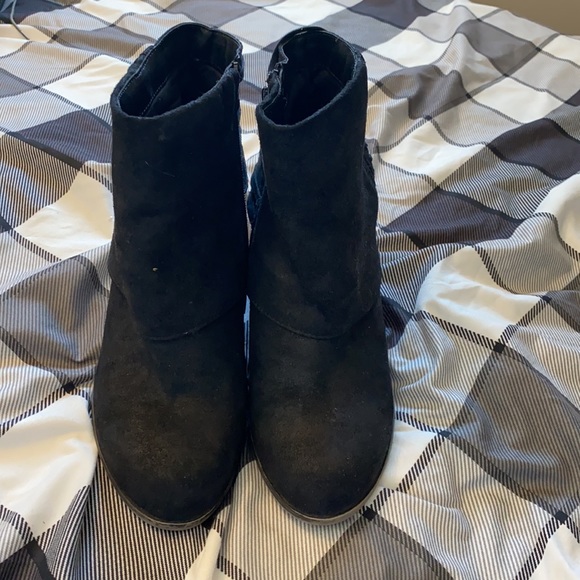 *SOLD* Fergie heeled bootie - Picture 4 of 7